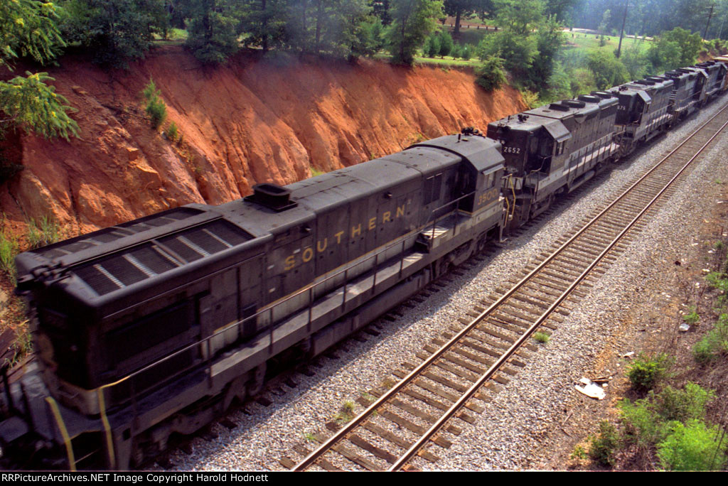 SOU 3500 & 2652 on train 349